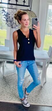 NEW Boutique Black Ribbed Stretch V-Neck Button Sleeveless Top Blouse M